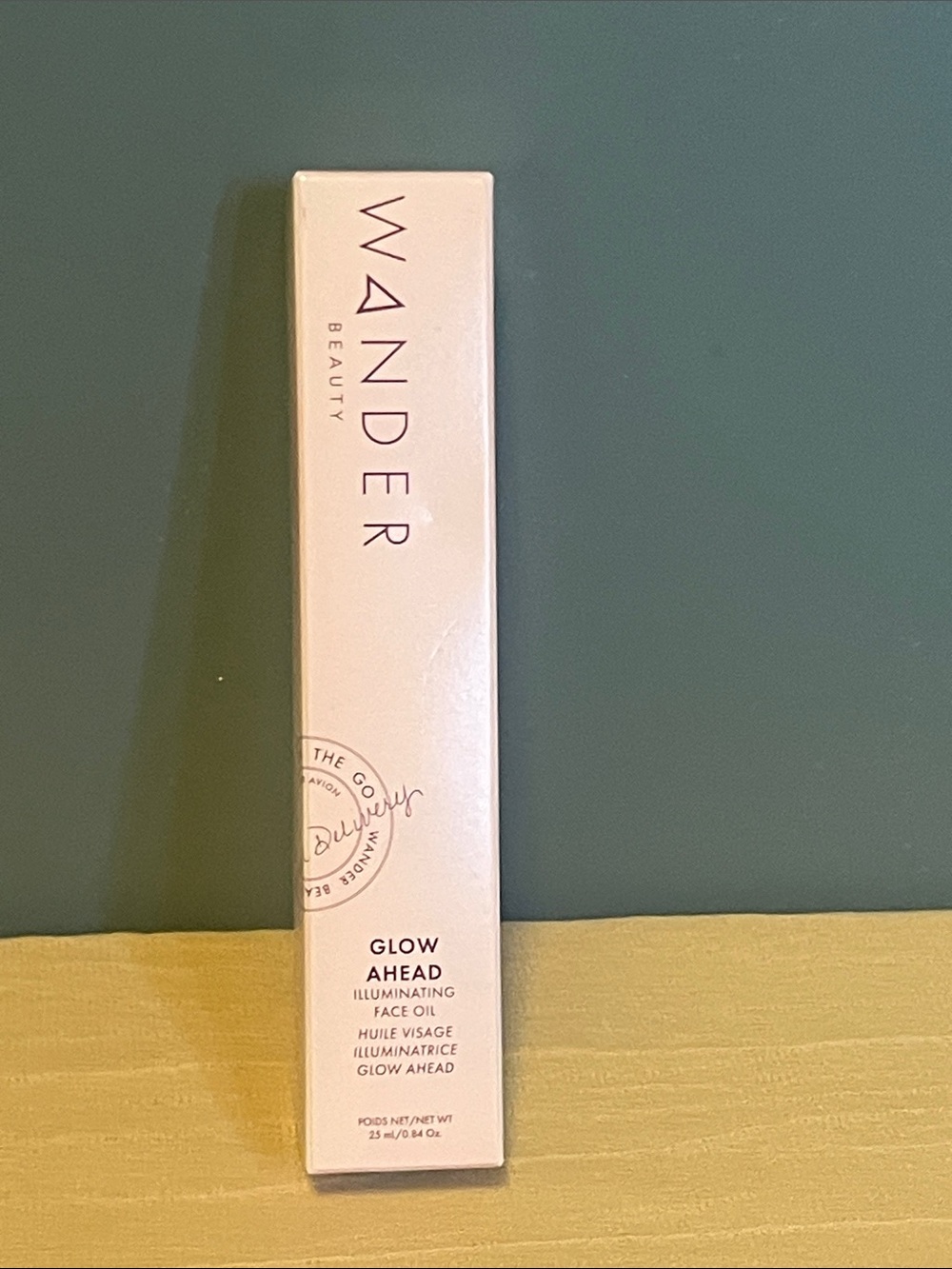 Wander Beauty Glow Ahead Illuminating Face Oil - Pale Pink Box